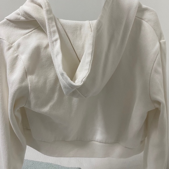 Brandy Melville sweater - Picture 3 of 5